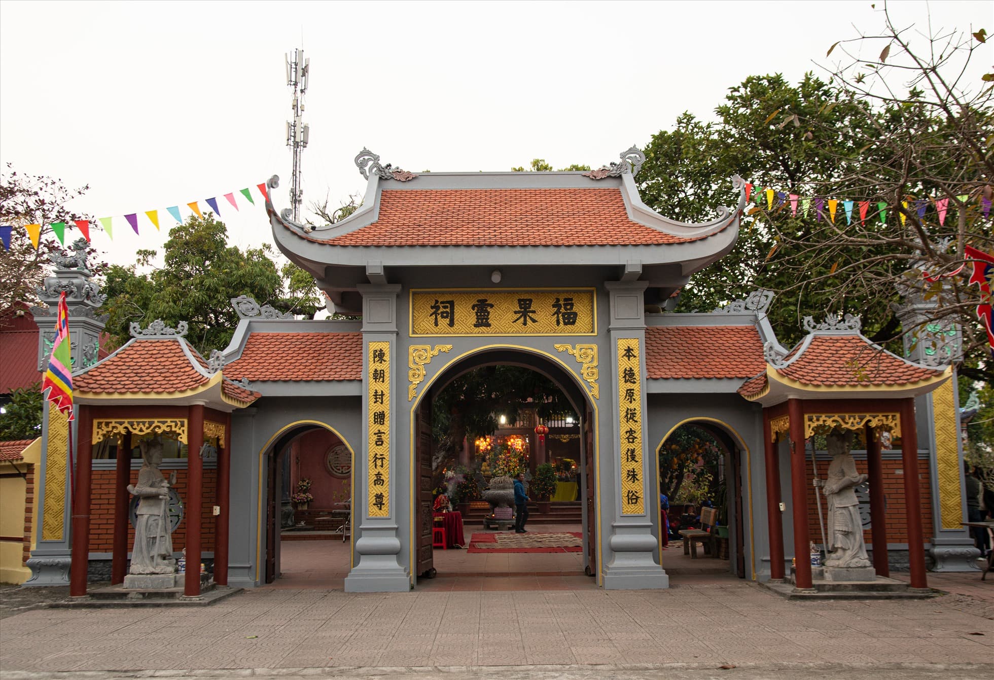 Đình Quả Cảm